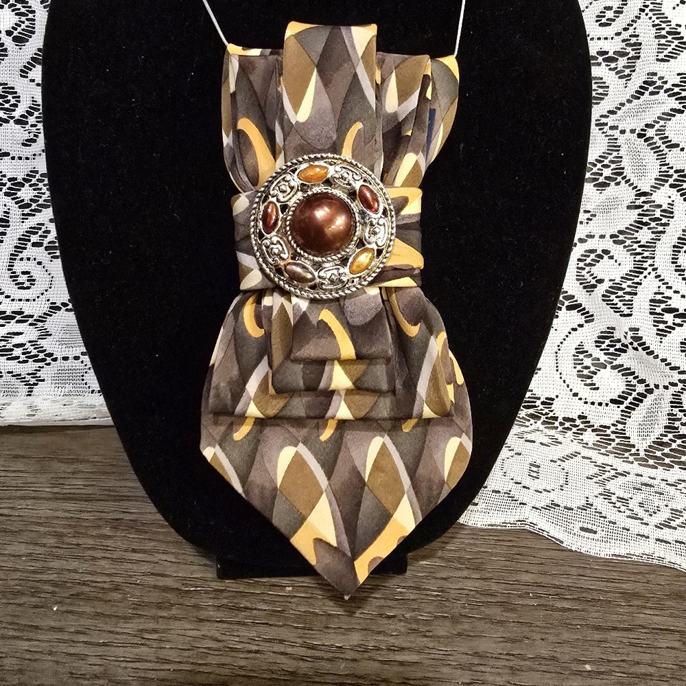 Elegant Brown and Gold Brooch Scarf